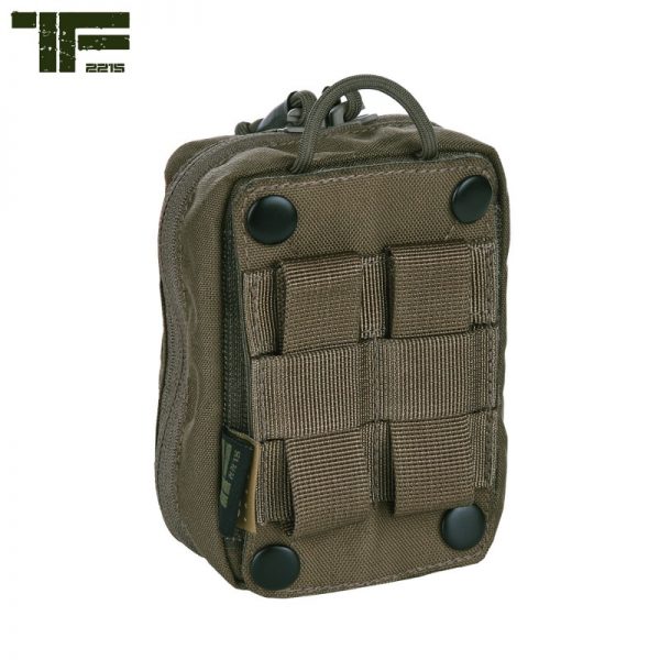 359557 TF 2215 Medic pouch small hook and loop 132 De TF-2215 Small Medic Pouch is de ultieme oplossing om je belangrijke medische benodigdheden altijd bij de hand te hebben. Ontworpen door Task Force 2215®, staat deze pouch garant voor duurzaamheid en betrouwbaarheid in elke situatie. Met het handige rip-off klittenband paneel kan je de pouch snel en gemakkelijk aan een tas of modular vest bevestigen, zodat je altijd snel toegang hebt tot je medische uitrusting wanneer elke seconde telt. Het Cordura materiaal zorgt voor extra stevigheid en is bestand tegen de ruigste omstandigheden. Of je nu een avontuurlijke reiziger bent, een ervaren hulpverlener of een outdoor enthousiasteling, de TF-2215 Medic Pouch Klein is een onmisbare metgezel voor al je avonturen. Bestel nu en profiteer van de veelzijdigheid en functionaliteit van de TF-2215 Medic Pouch Klein - Haak en Lus #14. Zorg ervoor dat je altijd goed voorbereid bent op elke situatie die zich kan voordoen. <strong>Materiaal: </strong>100% Cordura 500 DEN. <strong>Kenmerken:</strong> <ul> <li><big>Gemaakt van duurzaam 500D Cordura materiaal</big></li> <li><big>Clamshell design</big></li> <li><big>Rip-off systeem</big></li> <li><big>Molle compatibel</big></li> <li><big>Kan op elke riem bevestigd worden door Molle lussen</big></li> </ul> <img src="https://static.wixstatic.com/media/01c654_09e0c314f80d42249d1a491f181a41f7~mv2.png/v1/fill/w_138,h_54,al_c,q_80,usm_0.66_1.00_0.01/Cordura.webp" alt="Cordura" /> Coyote <a href="https://dedump.nl/wp-content/uploads/2018/07/coyote_112-e1567862860556.jpg"><img class="alignnone size-full wp-image-22519" src="https://dedump.nl/wp-content/uploads/2018/07/coyote_112-e1567862860556.jpg" alt="" width="50" height="50" /></a> Ranger Green <a href="https://dedump.nl/wp-content/uploads/2019/07/forest-green.jpg"><img class="alignnone size-full wp-image-18943" src="https://dedump.nl/wp-content/uploads/2019/07/forest-green.jpg" alt="" width="171" height="26" /></a> Zwart <a href="https://dedump.nl/wp-content/uploads/2019/07/glans-zwart.jpg"><img class="alignnone size-full wp-image-18945" src="https://dedump.nl/wp-content/uploads/2019/07/glans-zwart.jpg" alt="" width="171" height="26" /></a> https://youtu.be/OCjR1upeGi0