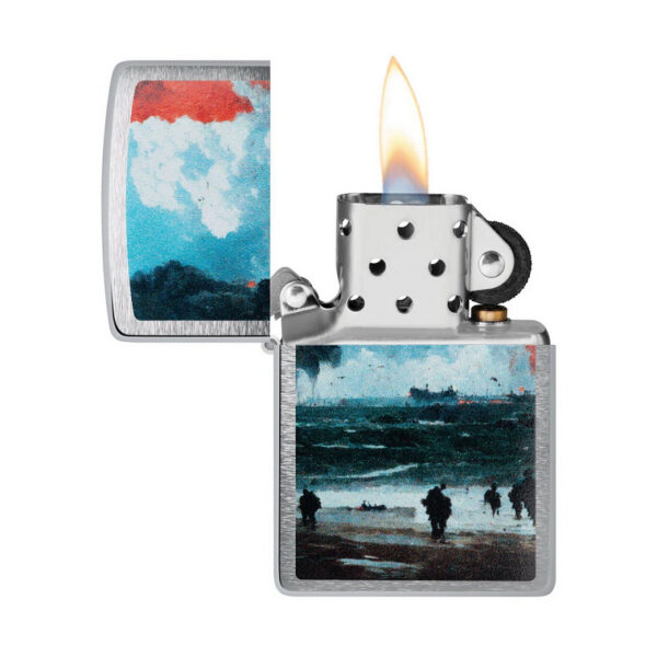 Zippo D Day Landing2 De <strong>Zippo D-Day Landing</strong> is een must-have voor elke geschiedenisliefhebber en verzameling. Deze iconische aansteker herdenkt de <strong>D-Day landing</strong> en is perfect voor degenen die de geschiedenis waarderen en een praktische, betrouwbare aansteker zoeken. De <strong>Zippo D-Day Landing</strong> heeft de kenmerkende <strong>windbestendigheid</strong> die Zippo zo beroemd maakt, wat betekent dat je hem in vrijwel elke omgeving kunt gebruiken, zelfs bij harde wind. De <strong>metallic behuizing</strong> heeft een gedetailleerd ontwerp en is stevig genoeg om een leven lang mee te gaan. De aansteker produceert de beroemde <strong>Zippo-klik</strong> bij het openen en sluiten, wat bijdraagt aan het unieke gebruikservaring van een Zippo. Deze aansteker wordt geleverd in een elegante <strong>geschenkdoos</strong>, waardoor het de ideale keuze is voor een geschenk of als toevoeging aan je eigen collectie. Deze aansteker is <strong>hervulbaar</strong>, wat betekent dat je hem keer op keer kunt gebruiken. Voor de beste prestaties werkt de Zippo D-Day Landing het beste met <strong>Zippo premium-aanstekerbenzine</strong>, een <strong>vuursteentje</strong> en een <strong>lont</strong>.