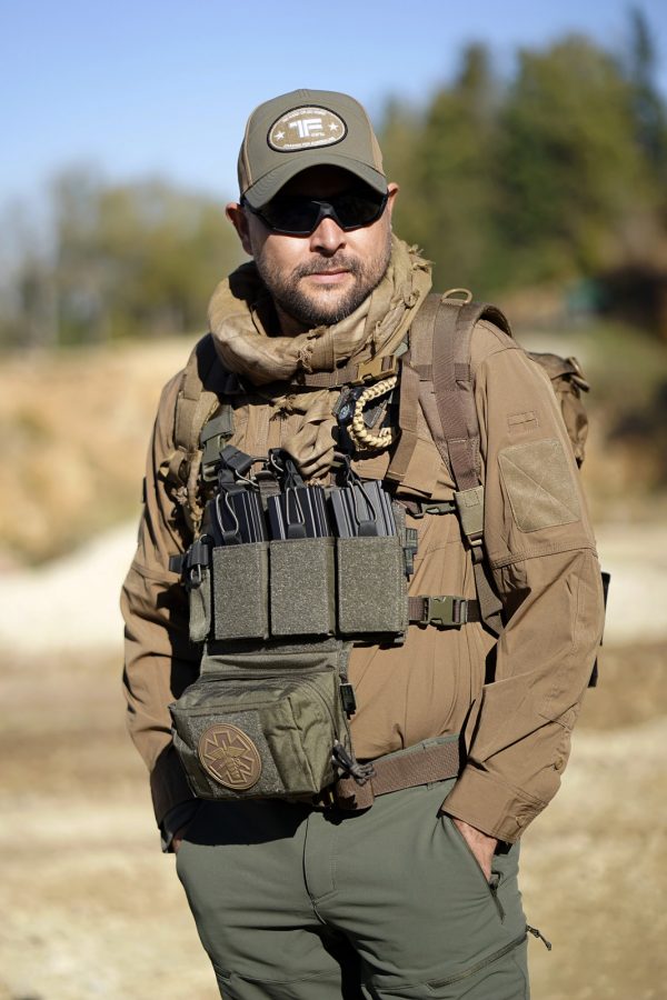 111129784 TF 2215 Modular Rig 42437 <big><strong>Task Force 2215® Modular Rig </strong> Deze modulaire rig is ontworpen om aangepast te worden naar wens. De traditionele MOLLE pouches maar ook de moderne klittenband pouches kunnen er op bevestigd worden. Met deze opties kun je je vest klaarmaken voor je missie.</big> <strong>Materiaal:</strong> 500D Cordura <strong>Kenmerken:</strong> <ul> <li><big>Gemaakt van 500D Cordura materiaal</big></li> <li><big>Hoge kwaliteit gespen</big></li> <li><big>Sterk klittenband paneel</big></li> <li><big>Modulair design zodat al je pouches passen</big></li> <li><big>Verstelbare taillebanden</big></li> <li><big>Scharnieren in de schouders voor comfortabel draagcomfort</big></li> <li><big>Gevulde schouders (verwijderbaar)</big></li> </ul> ​<img class="" src="https://www.mupload.nl/img/lwkaai.png" alt="" width="100" height="53" /> <img src="https://static.wixstatic.com/media/01c654_09e0c314f80d42249d1a491f181a41f7~mv2.png/v1/fill/w_138,h_54,al_c,q_80,usm_0.66_1.00_0.01/Cordura.webp" alt="Cordura" /> Coyote https://youtu.be/hcWPwkKsd0A