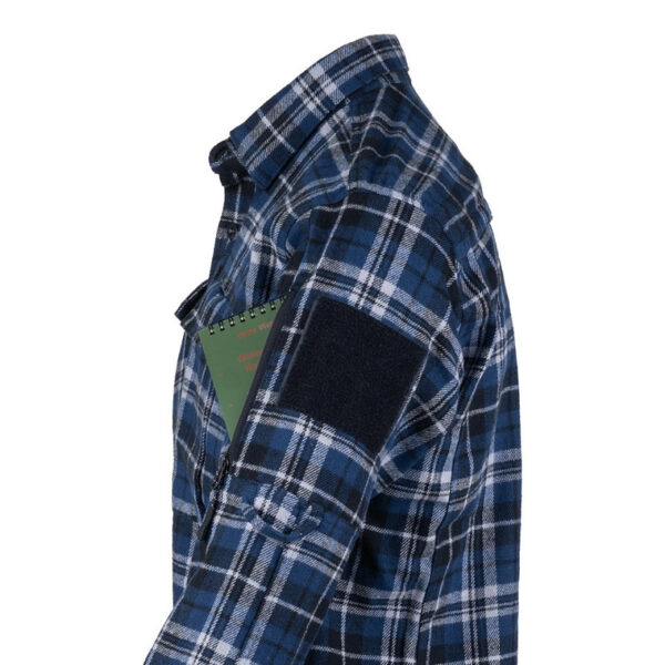 TF 2215 Flannel contractor overhemd15 <h3 data-start="0" data-end="70"><strong data-start="4" data-end="68">TF-2215 Flannel Contractor Overhemd – Tactisch & Functioneel</strong></h3> <p data-start="72" data-end="502">Het <strong data-start="76" data-end="115">TF-2215 Flannel Contractor Overhemd</strong> is speciaal ontwikkeld voor de <strong data-start="147" data-end="176">actieve outdoorliefhebber</strong> die waarde hecht aan <strong data-start="198" data-end="248">comfort, functionaliteit en een robuust design</strong>. Dit <strong data-start="254" data-end="300">hoge kwaliteit flanellen katoenen overhemd</strong> is niet alleen <strong data-start="316" data-end="339">duurzaam en ademend</strong>, maar ook voorzien van diverse <strong data-start="371" data-end="398">tactische eigenschappen</strong> die het perfect maken voor <strong data-start="426" data-end="499">outdoor avonturen, survival, airsoft, reizen en professioneel gebruik</strong>.</p> <p data-start="504" data-end="847">Dit veelzijdige overhemd combineert <strong data-start="540" data-end="597">een klassieke uitstraling met moderne functionaliteit</strong>, waardoor het zowel in het <strong data-start="625" data-end="680">dagelijks leven als tijdens uitdagende activiteiten</strong> een uitstekende keuze is. Dankzij de <strong data-start="718" data-end="778">praktische zakken met ritssluiting en klittenbandpanelen</strong> kun je <strong data-start="786" data-end="844">kleine gear, documenten of accessoires veilig opbergen</strong>.</p>