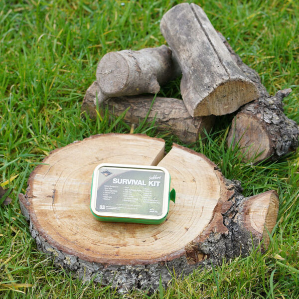 BCB trekkers survival tin CK015L2 <ul> <li><strong>Afmetingen box:</strong> 11 x 8 x 2.8 cm</li> <li><strong>Gewicht:</strong> 210 g</li> <li><strong>Materiaal:</strong> Regenbestendig blik</li> <li><strong>Kleur:</strong> Zilver</li> </ul> <hr /> <h3><strong>Waarom kiezen voor de BCB Outdoor Survival Kit CK015L?</strong></h3> ✔ <strong>Compact en draagbaar:</strong> Past gemakkelijk in je rugzak of jaszak. ✔ <strong>Regenbestendig ontwerp:</strong> Houdt de tools veilig en droog, zelfs bij slecht weer. ✔ <strong>Essentiële tools:</strong> Alles wat je nodig hebt om te overleven in de wildernis. ✔ <strong>Geschikt voor meerdere activiteiten:</strong> Ideaal voor hiken, trektochten, bushcraft en noodsituaties. ✔ <strong>Bewezen kwaliteit:</strong> Samengesteld door BCB Adventure, een vertrouwde naam in de outdoorbranche. Met de <strong>BCB Outdoor Survival Kit CK015L</strong> ben je altijd voorbereid en heb je de juiste tools binnen handbereik om je kansen op overleving en succes tijdens je outdooravonturen aanzienlijk te vergroten!