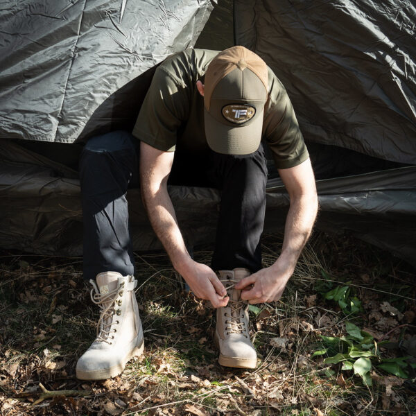 215108 112 08 <big>Deze lichtgewicht cap is gemaakt van 4-way stretch materiaal, bestaande uit 88% Nylon en 12% elastisch en sneldrogend materiaal. Doordat de stof zo flexibel en licht is, zit de cap zeer comfortabel. De cap is voorzien van een elastische band waardoor het zich aanpast aan de grootte van het hoofd. (One size fits all).</big> Coyote <table class="table table-striped"> <tbody> <tr> <td>✔</td> <td>4-way stretch materiaal, daardoor zeer comfortabel</td> </tr> <tr> <td>✔</td> <td>Lichtgewicht</td> </tr> <tr> <td>✔</td> <td>Sneldrogend</td> </tr> <tr> <td>✔</td> <td>Geschikt voor meerdere maten d.m.v. een elastische hoofdband​</td> </tr> </tbody> </table>