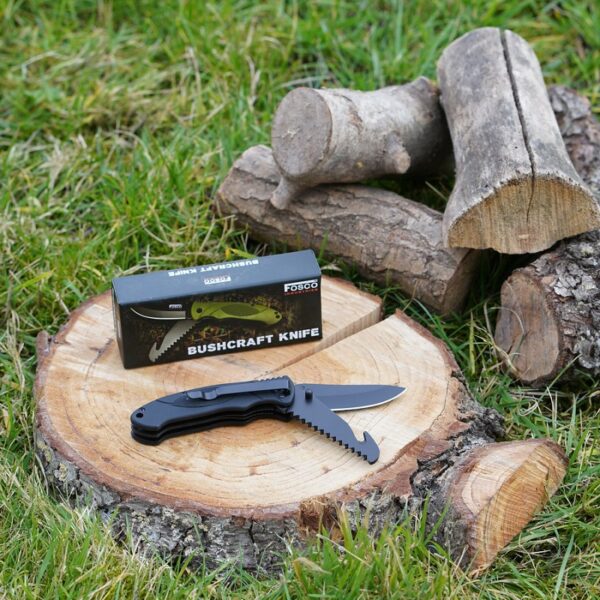 Bushcraft mes1 <big>Dit Fosco Bushcraft mes is voorzien van twee roestvrijstalen mesbladen met inklapbeveiliging. De bladen van het mes hebben een zwarte coating en bieden twee toepassingen, namelijk snijden en zagen. Het mes is namelijk voorzien van een snijblad en een zaagblad om hout of takken te zagen.</big> Tevens uitgerust met geïntegreerde snijhaak om touwen door te snijden of elektrische draden te strippen. Dit Bushcraft Mes is perfect voor outdooractiviteiten zoals Bushcraft etc. <table class="table table-striped"> <tbody> <tr> <td>✔</td> <td>Materiaal blad: 3CR13 RVS</td> </tr> <tr> <td>✔</td> <td>Anti-slip grip made of ABS plastic</td> </tr> <tr> <td>✔</td> <td>Totale lengte uitgeklapt: 19.4 cm, Ingeklapt: 11.4 cm</td> </tr> <tr> <td>✔</td> <td>Voorzien van riemclip</td> </tr> </tbody> </table> <table class="table table-striped"> <tbody> <tr> <td>Stofsoort</td> <td>3CR13 Stainless steel</td> </tr> </tbody> </table>   Zwart <a href="https://dedump.nl/wp-content/uploads/2019/07/glans-zwart.jpg"><img class="alignnone size-full wp-image-18945" src="https://dedump.nl/wp-content/uploads/2019/07/glans-zwart.jpg" alt="" width="171" height="26" /></a> Groen <a href="https://dedump.nl/wp-content/uploads/2019/07/groen.jpg"><img class="alignnone size-full wp-image-18948" src="https://dedump.nl/wp-content/uploads/2019/07/groen.jpg" alt="" width="171" height="26" /></a> Oranje <a href="https://dedump.nl/wp-content/uploads/2019/07/oranje.jpg"><img class="alignnone size-full wp-image-18967" src="https://dedump.nl/wp-content/uploads/2019/07/oranje.jpg" alt="" width="171" height="26" /></a> <h4><span style="color: #ff0000;"><strong>Messen en bijlen versturen wij altijd met leeftijdscheck 18+!</strong></span></h4>