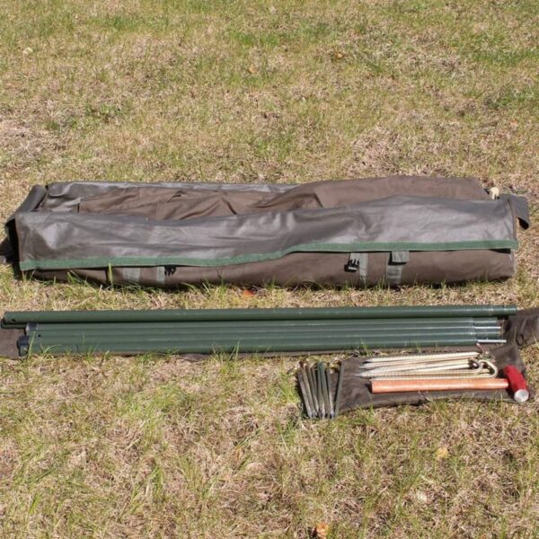 US OD ′SMALL WALL′ ARMY TENT6 Ontdek onze Small Wall Legertent, een stevige en duurzame tent die perfect is voor kampeerders die op zoek zijn naar een compacte oplossing. Gemaakt van 100% katoen met een polyurethaan coating en een 100% stalen frame, biedt deze tent bescherming tegen de elementen en is hij bestand tegen alle weersomstandigheden. Met een oppervlakte van 7,3 m2 (2,7 x 2,7 m) en een hoogte van 2,4 m in het midden en 1 m aan de zijkanten, biedt deze tent voldoende ruimte voor 2 personen en hun bagage. Het heeft ook een head of water van 300 mm, wat betekent dat het bestand is tegen zware regenval. De tent wordt geleverd met alles wat u nodig heeft, inclusief een draagtas van 100% katoen, en heeft een totaal gewicht van 29 kg en een lengte van 1,5 meter wanneer alles in de tas zit. De afmetingen van de verpakking zijn 140 x 30 x 20 cm. De Small Wall Legertent is gemakkelijk op te zetten en af te breken, en is een ideale keuze voor kampeerders die op zoek zijn naar een compacte, draagbare oplossing. Bestel nu en geniet van gratis verzending en een levertijd die we in overleg met u bepalen. Flysheet: 100% Katoen, Polyurethaan gecoated Frame: 100% staal Draagtas: 100% katoen – Afmetingen:  2,7 x 2,7 x 2,4 x 1 m – Oppervlakte 7,3 m2 (2,7 x 2,7 m) – Hoogte midden: 2,4 m – Hoogte zijkanten: 1 m Afmeting verpakking: 140 x 30 x 20cm Head of water: 300 mm gewicht: 29 kg Alles is in één tas verpakt. totaal 33 kg en 1,5 meter lang. <strong>Levertijd in overleg! Gratis verzending!</strong>