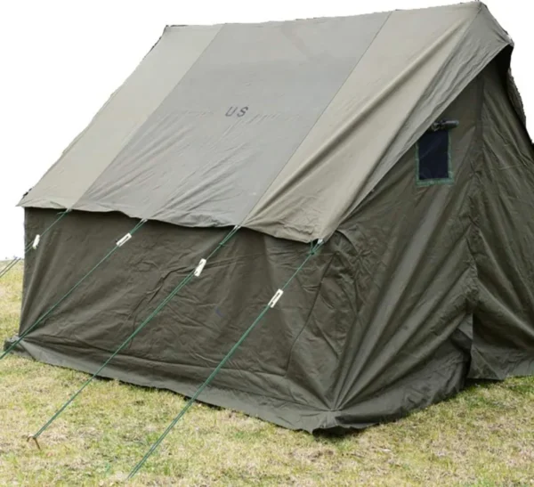 US OD ′SMALL WALL′ ARMY TENT9 Ontdek onze Small Wall Legertent, een stevige en duurzame tent die perfect is voor kampeerders die op zoek zijn naar een compacte oplossing. Gemaakt van 100% katoen met een polyurethaan coating en een 100% stalen frame, biedt deze tent bescherming tegen de elementen en is hij bestand tegen alle weersomstandigheden. Met een oppervlakte van 7,3 m2 (2,7 x 2,7 m) en een hoogte van 2,4 m in het midden en 1 m aan de zijkanten, biedt deze tent voldoende ruimte voor 2 personen en hun bagage. Het heeft ook een head of water van 300 mm, wat betekent dat het bestand is tegen zware regenval. De tent wordt geleverd met alles wat u nodig heeft, inclusief een draagtas van 100% katoen, en heeft een totaal gewicht van 29 kg en een lengte van 1,5 meter wanneer alles in de tas zit. De afmetingen van de verpakking zijn 140 x 30 x 20 cm. De Small Wall Legertent is gemakkelijk op te zetten en af te breken, en is een ideale keuze voor kampeerders die op zoek zijn naar een compacte, draagbare oplossing. Bestel nu en geniet van gratis verzending en een levertijd die we in overleg met u bepalen. Flysheet: 100% Katoen, Polyurethaan gecoated Frame: 100% staal Draagtas: 100% katoen – Afmetingen:  2,7 x 2,7 x 2,4 x 1 m – Oppervlakte 7,3 m2 (2,7 x 2,7 m) – Hoogte midden: 2,4 m – Hoogte zijkanten: 1 m Afmeting verpakking: 140 x 30 x 20cm Head of water: 300 mm gewicht: 29 kg Alles is in één tas verpakt. totaal 33 kg en 1,5 meter lang. <strong>Levertijd in overleg! Gratis verzending!</strong>