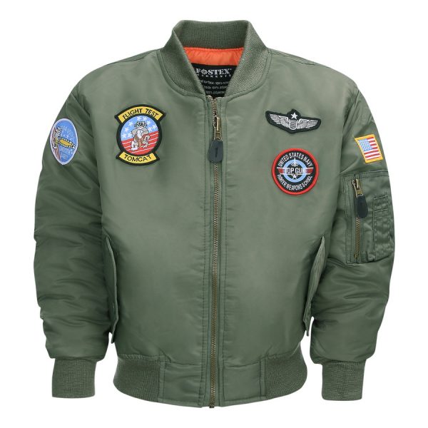 121431 Kinder MA 1 flight jacket <big><strong>MA-I Flight Jacket</strong></big> <hr /> <big>Het kinder MA-I flight jacket Groen is een stoer kids bomberjack gemaakt van 100% nylon. Een comfortabele jas welke gevoerd is met een polyester liner. Voorzien van 5 fijn geweven Airforce emblemen en diverse handige zakken met rits of drukknoop. De jas zit mooi om het lichaam dankzij de elastische boorden en mouwen.</big> <big>Het design van de jas is zowel functioneel als trendy, het ontwerp van een bomberjack is tijdloos en zie je veel terug in het straatbeeld.</big> <strong>Kenmerken:</strong> <ul> <li><big>Voorzien 5 fijn geweven emblemen (Airforce)</big></li> <li><big>Elastische boorden (onderzijde & mouwen)</big></li> <li><big>Elastische kraag </big></li> <li><big>Twee steekzakken met drukknoop sluiting</big></li> <li><big>Linkermouw voorzien van opbergvakje met rits en pennenvak</big></li> </ul> <a href="https://dedump.nl/wp-content/uploads/2021/01/fostex-garments.png"><img class="alignnone size-full wp-image-36067" src="https://dedump.nl/wp-content/uploads/2021/01/fostex-garments.png" alt="" width="119" height="50" /></a> <div class="colordesc"></div> <div> <table class="table table-striped"> <tbody> <tr> <td>Materiaal</td> <td>100% Nylon Shell / 100% Polyester lining</td> </tr> <tr> <td>Wasvoorschriften</td> <td><img title="Handwas" src="https://www.vanosimports.com/public/_shared/img/washing_symbols/washing_8.png" alt="Handwas" width="40" /><img title="Niet drogen" src="https://www.vanosimports.com/public/_shared/img/washing_symbols/drying_3.png" alt="Niet drogen" width="40" /><img title="Bleken niet toegestaan" src="https://www.vanosimports.com/public/_shared/img/washing_symbols/bleach_2.png" alt="Bleken niet toegestaan" width="40" /><img title="Strijken niet toegestaan" src="https://www.vanosimports.com/public/_shared/img/washing_symbols/ironing_4.png" alt="Strijken niet toegestaan" width="40" /><img title="Niet chemisch reinigen" src="https://www.vanosimports.com/public/_shared/img/washing_symbols/professional_cleaning_3.png" alt="Niet chemisch reinigen" width="40" /></td> </tr> </tbody> </table> <a title="Maattabel" href="https://dedump.nl/wp-content/uploads/2021/10/121431-Kinder-MA-1-flight-jacket.pdf" target="_blank" rel="noopener noreferrer"><button><span style="color: #ef471f; font-size: medium;"><strong>Maattabel</strong></span></button></a> </div> <table border="0" align="left"> <tbody> <tr> <td><strong>Kindermaten</strong></td> <td><strong>Maat kleding Kinderen</strong></td> <td></td> </tr> <tr> <td>92</td> <td><strong>XXS</strong></td> <td></td> </tr> <tr> <td>104</td> <td><strong>XS</strong></td> <td></td> </tr> <tr> <td>116</td> <td><strong>S</strong></td> <td></td> </tr> <tr> <td>128</td> <td><strong>M</strong></td> <td></td> </tr> <tr> <td>140</td> <td><strong>L</strong></td> <td></td> </tr> <tr> <td>152</td> <td><strong>XL</strong></td> <td></td> </tr> <tr> <td>164</td> <td><strong>XXL</strong></td> <td></td> </tr> <tr> <td>176</td> <td><strong>XXXL</strong></td> </tr> </tbody> </table>