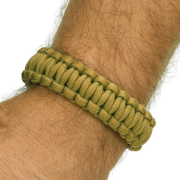 469577 BCB Paracord 9 inch coyote CM073C2 <big>De BCB Paracord is een stijlvolle armband die niet kan ontbreken in je outdoor activiteiten. Naast dat de armband er goed uitziet, is die ook zeer praktisch en kan die je helpen in noodsituaties. De armband is gemaakt van zeer sterk paracord en heeft een breeksterkte van 179kg.</big> <strong><big>Manieren om de paracord te gebruiken:</big></strong> <ul> <li><big>Waslijn</big></li> <li><big>Vislijn</big></li> <li><big>Rugzak repareren</big></li> <li><big>Het beveiligen van schuilplaats</big></li> </ul> Coyote <a href="https://dedump.nl/wp-content/uploads/2021/01/BCB.png"><img class="alignnone size-full wp-image-35393" src="https://dedump.nl/wp-content/uploads/2021/01/BCB.png" alt="" width="94" height="50" /></a>