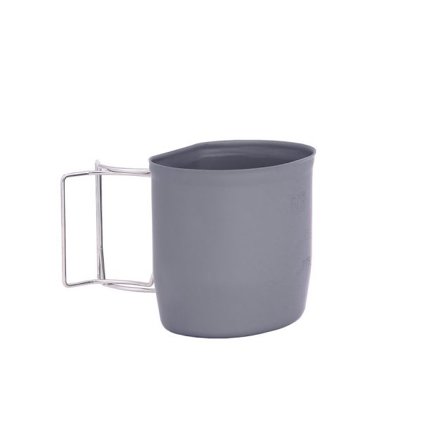 311088 BCB Multi Fuel Cooking System 5 delig set CN0234 <big>Een professionele alles-in-één cooking systeem. Snel en gemakkelijk te gebruiken met alle vaste of de meeste vloeibare brandstoffen. De metalen beker is hard geanodiseerd, waardoor hij gemakkelijk schoon te maken is.</big> Het alles-in-één cooking systeem is compact en daardoor ideaal om mee te nemen tijdens outdooractiviteiten. Alle handvatten kunnen worden ingeklapt voor perfecte opbergingsruimte. Het alles-in-één cooking systeem is een niet te missen item wanneer je gaat survivalen. <strong>Inhoud:</strong> <ul> <li><big>Plastic drinkbeker</big></li> <li><big>Veldfles </big></li> <li><big>Aluminium kookbeker (MK2) die ook dienst doet als kookpot en voorzien is van een speciale warmte-ontvanger op de bodem</big></li> <li><big>Multi-fuel fornuis</big></li> <li><big>Op de riem gemonteerde draagtas</big></li> <li><big>Totaal gewicht: 620 gram</big></li> </ul> <a href="https://dedump.nl/wp-content/uploads/2020/01/BCB.png"><img class="alignnone size-full wp-image-36457" src="https://dedump.nl/wp-content/uploads/2020/01/BCB.png" alt="" width="94" height="50" /></a>