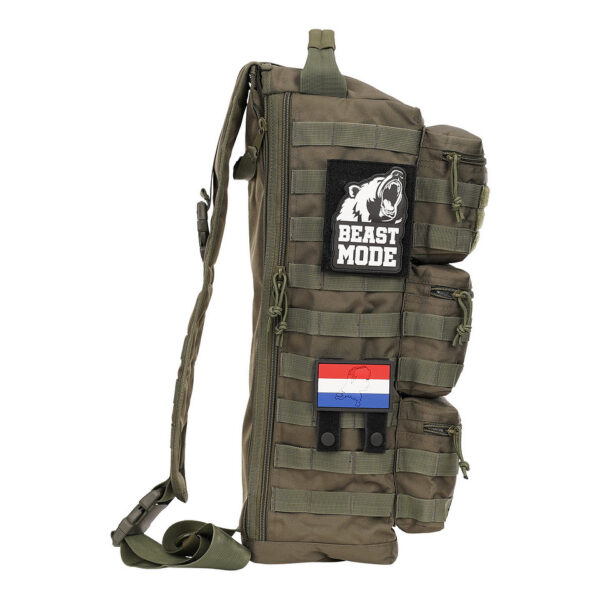 359976 11 04 De MOLLE Strap Hook + Loop Set is een must-have voor tactische uitrusting. Met 4 klittenband straps van 10 x 2,5 cm biedt deze set de perfecte oplossing voor het bevestigen van patches op tassen en tactical vests zonder klittenband paneel. <strong>Afmeting strap:</strong> 10 x 2,5 cm