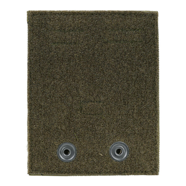 359997 11 03 De <strong>MOLLE Patch Adapter Hook + Loop Medium</strong> van <strong>101 INC</strong> is de perfecte oplossing voor het toevoegen van patches, emblemen of pouches aan je MOLLE-systeem, zelfs als je tas of tactical vest geen klittenbandpaneel heeft. Dit handige klittenbandpaneel is eenvoudig te monteren en maakt het mogelijk om je patches veilig en stevig te bevestigen. Of je nu je gear personaliseert of extra opbergruimte nodig hebt, deze adapter biedt de flexibiliteit om aan je behoeften te voldoen.
