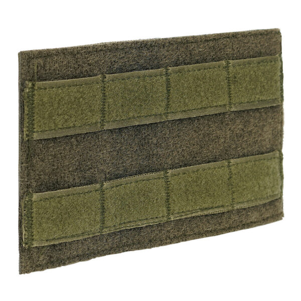 359998 11 01 <strong>MOLLE Patch Adapter Hook & Loop Big – Ideaal voor Patches en Pouches</strong> Met de <strong>MOLLE Patch Adapter Hook & Loop Big</strong> breid je eenvoudig de functionaliteit van je <strong>rugzak</strong> of <strong>tactical vest</strong> uit. Dit handige klittenbandpaneel is speciaal ontworpen om te worden bevestigd aan <strong>MOLLE-systemen</strong>, zodat je gemakkelijk patches, emblemen of kleine pouches kunt toevoegen. Perfect voor iedereen die flexibiliteit en maatwerk belangrijk vindt in hun uitrusting.