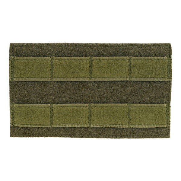 359998 11 07 <strong>MOLLE Patch Adapter Hook & Loop Big – Ideaal voor Patches en Pouches</strong> Met de <strong>MOLLE Patch Adapter Hook & Loop Big</strong> breid je eenvoudig de functionaliteit van je <strong>rugzak</strong> of <strong>tactical vest</strong> uit. Dit handige klittenbandpaneel is speciaal ontworpen om te worden bevestigd aan <strong>MOLLE-systemen</strong>, zodat je gemakkelijk patches, emblemen of kleine pouches kunt toevoegen. Perfect voor iedereen die flexibiliteit en maatwerk belangrijk vindt in hun uitrusting.