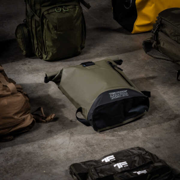 351743 11 06 <strong>TF-2215 Urban Creek Drybag 18L – Waterdichte Rugtas met Stijl</strong> De <strong>TF-2215 Urban Creek Drybag 18L</strong> is de perfecte combinatie van functionaliteit, duurzaamheid en stijl. Deze trendy <strong>urban style rugtas</strong> is ideaal voor regenachtige dagen en outdooractiviteiten waarbij water een rol speelt. Dankzij het <strong>waterdichte PVC-materiaal</strong>, de <strong>gesealde naden</strong> en het innovatieve <strong>sluitsysteem</strong>, blijft de inhoud van je tas droog, zelfs in de meest uitdagende omstandigheden. <table class="table table-striped"> <tbody> <tr> <td>Materiaal</td> <td>100% PVC / 100% nylon webbing</td> </tr> </tbody> </table> https://youtu.be/S2xPhELOmUs