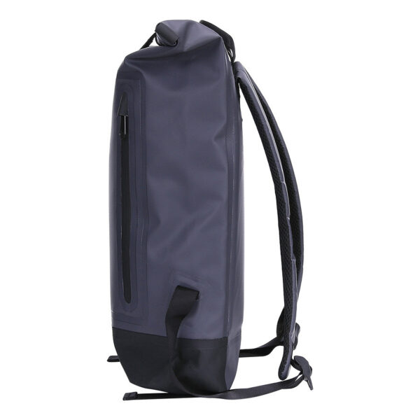 TF 2215 Urban Creek Drybag 18L19 <strong>TF-2215 Urban Creek Drybag 18L – Waterdichte Rugtas met Stijl</strong> De <strong>TF-2215 Urban Creek Drybag 18L</strong> is de perfecte combinatie van functionaliteit, duurzaamheid en stijl. Deze trendy <strong>urban style rugtas</strong> is ideaal voor regenachtige dagen en outdooractiviteiten waarbij water een rol speelt. Dankzij het <strong>waterdichte PVC-materiaal</strong>, de <strong>gesealde naden</strong> en het innovatieve <strong>sluitsysteem</strong>, blijft de inhoud van je tas droog, zelfs in de meest uitdagende omstandigheden. <table class="table table-striped"> <tbody> <tr> <td>Materiaal</td> <td>100% PVC / 100% nylon webbing</td> </tr> </tbody> </table> https://youtu.be/S2xPhELOmUs