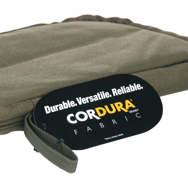 359564 TF 2215 EDC Tech Pouch5 <big>Deze TF-2215 EDC Tech Pouch Ranger Green is ontworpen als handige opbergtas om al uw digitale accessoires mee te nemen voor onderweg. De tas is gemaakt van stevig 500D Cordura®, heeft een ritssluiting en een gewatteerde voering.</big> <big>De tas is voorzien van diverse elastische en gaasvakjes voor het opbergen van diverse accessoires zoals USB-kabels, potloden, batterijen, gereedschap, etc. Tevens ook voorzien van een mesh vakje met rits met binnenin een SD geheugenkaartsleuf. Aan de buitenkant is er ook een vak met ritssluiting waarin gemakkelijk een mobiele telefoon, paspoort, andere kleine documenten of voorwerpen passen.</big> <big>Door zijn handige formaat past hij in elke tas en is hij ideaal voor op reis en Every Day Carry (EDC).</big> <strong><big>Kenmerken:</big></strong> <ul> <li><big>Gemaakt van 500D Cordura®</big></li> <li><big>Diverse elastische en mesh opbergsleuven</big></li> <li><big>Extern opbergvak</big></li> <li><big>Sleuf voor SD-geheugenkaart/knoopcelbatterij</big></li> <li><big>Gewatteerde binnenkant</big></li> <li><big>Lus voor dragen</big></li> <li><big>Ritssluiting</big></li> </ul> <big><strong>Materiaal:</strong> 500D Cordura® <strong>Uitwendige afmetingen</strong>: L: 24 cm x B: 19 cm x 3 cm <strong>Afmetingen inwendig:</strong> L: 22,5 cm x B: 16 cm x 2 cm</big>