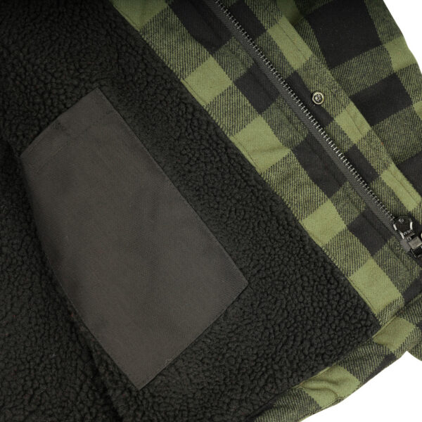 129536 154 06 <div> Het <strong>Houthakkers Sherpa Jacket</strong> is een comfortabele en trendy jas, ontworpen om je warm te houden tijdens de koudere dagen van het tussenseizoen en de winter. Dit jack is ideaal voor gezellige avonden bij het kampvuur, maar ook perfect voor casual gebruik en outdooractiviteiten zoals <strong>trekking</strong> en <strong>bushcraft</strong>. Met de <strong>Cordura nylon schouderversterking</strong> is het jacket ook geschikt als werkjas, waardoor je zowel stijlvol als praktisch gekleed bent. De zachte <strong>sherpa voering</strong> aan de binnenzijde biedt optimaal comfort en warmte, terwijl de hoogwaardige <strong>YKK rits</strong> zorgt voor duurzame functionaliteit. Daarnaast zijn er meerdere zakken aanwezig om al je spullen veilig op te bergen. </div> <div><a title="Maattabel" href="https://dedump.nl/wp-content/uploads/2022/08/129536-Houthakkers-Sherpa-jacket-maattabel.pdf" target="_blank" rel="noopener"><button><span style="color: #ef471f;font-size: medium"><strong>Maattabel</strong></span></button></a></div> &nbsp; &nbsp; <div></div> <div></div> <div></div> <div></div>