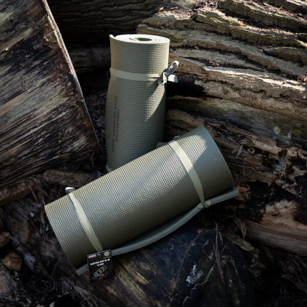 Slaapmat M 90 10MM12 <h3 data-start="0" data-end="61"><strong data-start="4" data-end="55">Slaapmat M-90 10MM – Lichtgewicht & Comfortabel</strong> ️</h3> <p data-start="63" data-end="341">De <strong data-start="66" data-end="83">M-90 Slaapmat</strong> is een <strong data-start="91" data-end="130">stevige, lichtgewicht en isolerende</strong> mat, ideaal voor <strong data-start="148" data-end="199">kamperen, hiking, trekking en outdoor avonturen</strong>. Deze mat biedt uitstekende bescherming tegen de <strong data-start="249" data-end="271">koude, natte grond</strong> en zorgt voor extra <strong data-start="292" data-end="319">comfort en schokdemping</strong> tijdens het slapen.</p> <p data-start="343" data-end="545">Gemaakt van <strong data-start="355" data-end="381">hoogwaardig XPE-schuim</strong>, is deze <strong data-start="391" data-end="447">duurzaam, waterafstotend en gemakkelijk op te rollen</strong>. Door het <strong data-start="458" data-end="496">lichte gewicht en compacte formaat</strong> is hij eenvoudig mee te nemen op je avonturen.</p>