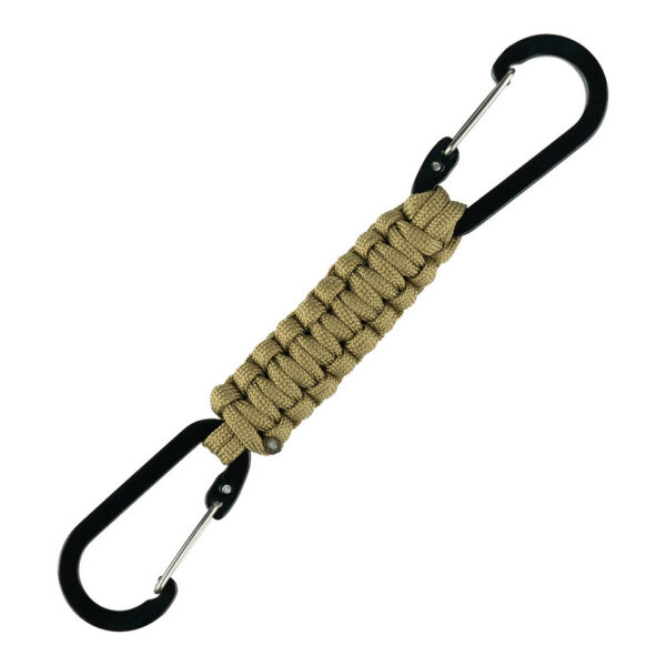 259146 112 02 De Paracord dubbele karabijnhaak JF026 is een handig en veelzijdig outdoor accessoire, ideaal voor diverse avontuurlijke activiteiten. Voorzien van duurzaam paracord touw en twee stevige karabijnhaken voor een veilige bevestiging.