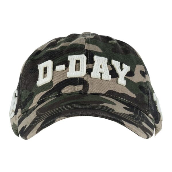 Baseball cap D Day stonewashed 44 camouflage1 De Baseball cap D-Day stonewashed '44 camouflage is een stoere pet met een stonewashed effect en camouflage kleur, versierd met meerdere emblemen van D-Day. Een must-have voor een casual en historische look.
