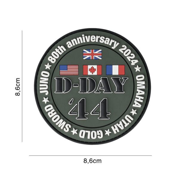 Embleem 3D PVC D Day 80 5 beaches 15076 Het Embleem 3D PVC D-Day 80 5 Beaches #15076 is een eerbetoon aan de historische D-Day-operatie. Met klittenband aan de achterzijde is dit embleem gemakkelijk te bevestigen op kleding, tassen en meer.