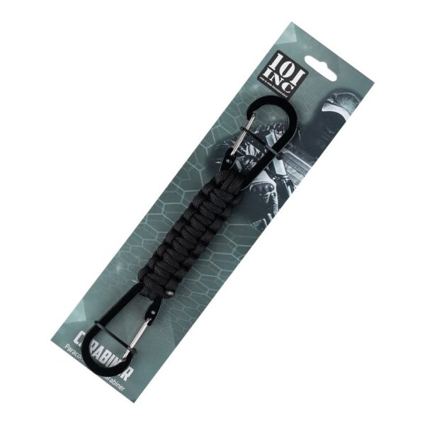 Paracord dubbele karabijnhaak JF0269 De Paracord dubbele karabijnhaak JF026 is een handig en veelzijdig outdoor accessoire, ideaal voor diverse avontuurlijke activiteiten. Voorzien van duurzaam paracord touw en twee stevige karabijnhaken voor een veilige bevestiging.