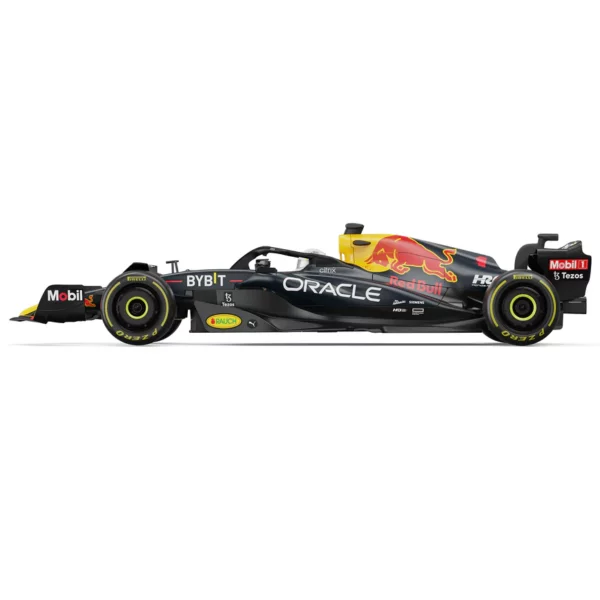 Red Bull Racing Formula 1 Bestuurbare auto 112 Ontvang de ultieme race-ervaring met de Oracle Red Bull Racing RB18 RC Car 1/18 Schaal, een nauwkeurig nagemaakte replica van de iconische F1-wagen. Deze auto is volledig gelicenseerd door de F1-teams en beschikt over een gestroomlijnde carrosserie, gedetailleerde interieuronderdelen en een 2.4Ghz controle systeem voor maximale wendbaarheid. Met een bereik van 15 meter en de mogelijkheid om samen met andere auto's te racen, is dit de ideale keuze voor RC-enthousiastelingen.