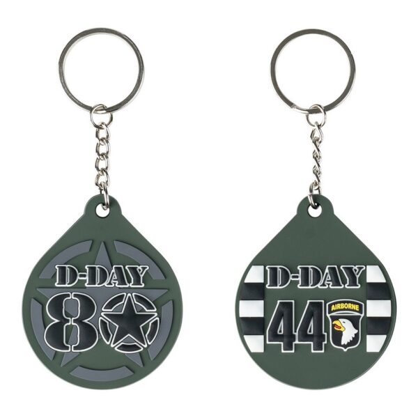 Sleutelhanger 3D PVC D Day 80 Allied Star 164 De Sleutelhanger 3D PVC D-Day 80 Allied Star #164 is een mooie toevoeging aan je sleutelbos, voorzien van twee iconische logo's uit de geschiedenis: de Invasion Stripes/D-Day '44 en de D-Day 80/Allied Star.