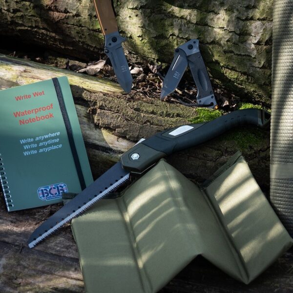 Vouwzaag outdoor5 De Vouwzaag outdoor is een must-have voor elke avonturier. Met zijn duurzame SK5 stalen zaagblad, zwarte teflon coating en comfortabel handvat van ABS + TPR, is deze inklapbare zaag ideaal voor allerlei buitenactiviteiten.