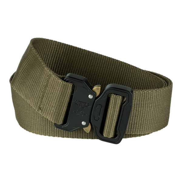241273 11 01 De Tactical Fast Koppel DP256 biedt de ultieme combinatie van stijl en functionaliteit. Deze riem is uitgerust met een robuuste metalen sluiting, die niet alleen zorgt voor duurzaamheid maar ook voor veiligheid. Ontworpen voor verschillende tactische toepassingen, is deze koppel ideaal voor militairen, beveiligingspersoneel en outdoorliefhebbers.