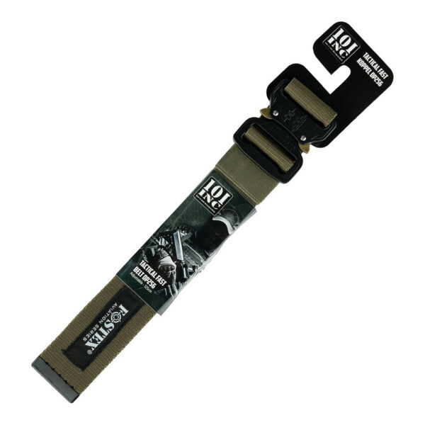241273 11 04 De Tactical Fast Koppel DP256 biedt de ultieme combinatie van stijl en functionaliteit. Deze riem is uitgerust met een robuuste metalen sluiting, die niet alleen zorgt voor duurzaamheid maar ook voor veiligheid. Ontworpen voor verschillende tactische toepassingen, is deze koppel ideaal voor militairen, beveiligingspersoneel en outdoorliefhebbers.