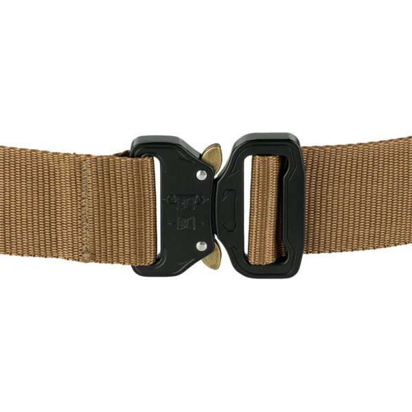 Tactical fast koppel DP2566 De Tactical Fast Koppel DP256 biedt de ultieme combinatie van stijl en functionaliteit. Deze riem is uitgerust met een robuuste metalen sluiting, die niet alleen zorgt voor duurzaamheid maar ook voor veiligheid. Ontworpen voor verschillende tactische toepassingen, is deze koppel ideaal voor militairen, beveiligingspersoneel en outdoorliefhebbers.