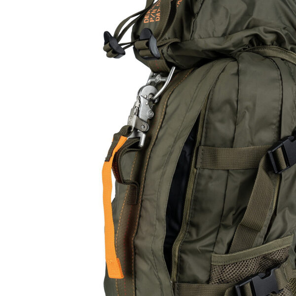 Parachute tas 8 rugtas commando5 De <strong>Parachute tas 8 / rugtas commando</strong> is een robuuste en stijlvolle rugtas, gemaakt van 100% duurzaam nylon. Deze tas is geïnspireerd op de uitrusting van commando's, compleet met een echte parachutesluiting ter decoratie. Of je nu op zoek bent naar een praktische tas voor dagelijks gebruik, outdoor activiteiten, of gewoon een stoere toevoeging aan je collectie, deze rugtas biedt de perfecte combinatie van functionaliteit en stijl.  
