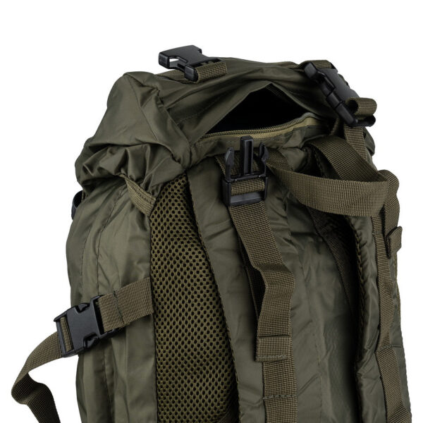 Parachute tas 8 rugtas commando7 De <strong>Parachute tas 8 / rugtas commando</strong> is een robuuste en stijlvolle rugtas, gemaakt van 100% duurzaam nylon. Deze tas is geïnspireerd op de uitrusting van commando's, compleet met een echte parachutesluiting ter decoratie. Of je nu op zoek bent naar een praktische tas voor dagelijks gebruik, outdoor activiteiten, of gewoon een stoere toevoeging aan je collectie, deze rugtas biedt de perfecte combinatie van functionaliteit en stijl.  
