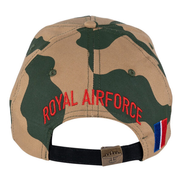 Baseball Cap AVRO Lancaster2 De <strong>Baseball Cap AVRO Lancaster</strong> is een eerbetoon aan een van de meest iconische bommenwerpers uit de geschiedenis. Op de voorkant van deze cap prijkt een <strong>embleem</strong> van de <strong>Lancaster</strong>, een viermotorige zware bommenwerper die met trots is gebouwd door <strong>AVRO</strong>. Deze cap is perfect voor liefhebbers van militaire luchtvaart en geschiedenis.