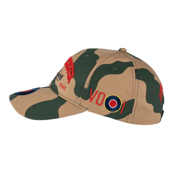 Baseball Cap AVRO Lancaster4 De <strong>Baseball Cap AVRO Lancaster</strong> is een eerbetoon aan een van de meest iconische bommenwerpers uit de geschiedenis. Op de voorkant van deze cap prijkt een <strong>embleem</strong> van de <strong>Lancaster</strong>, een viermotorige zware bommenwerper die met trots is gebouwd door <strong>AVRO</strong>. Deze cap is perfect voor liefhebbers van militaire luchtvaart en geschiedenis.