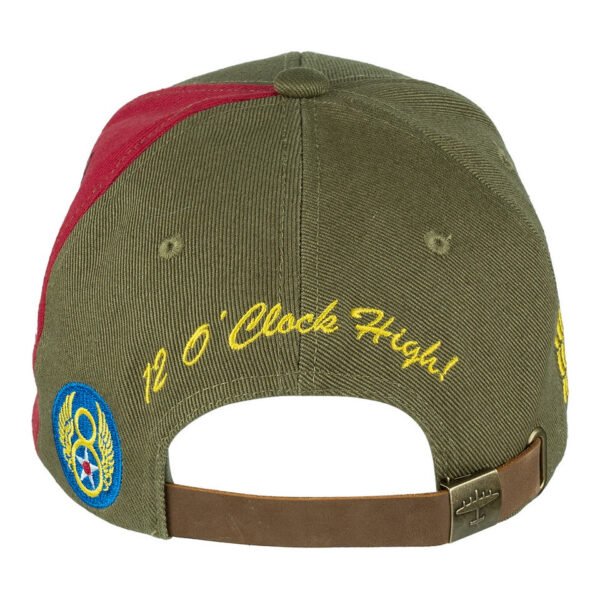 Baseball Cap B 17 Flying Fortress2 De <strong>Baseball Cap B-17 Flying Fortress</strong> is een must-have voor elke liefhebber van luchtvaartgeschiedenis. Deze cap is vervaardigd uit <strong>100% katoen</strong>, wat zorgt voor een comfortabele pasvorm en duurzaamheid. Op de cap staan unieke details die verband houden met de <strong>B-17 Flying Fortress</strong>, de beroemde Amerikaanse viermotorige bommenwerper die tijdens de <strong>Tweede Wereldoorlog</strong> grote bekendheid verwierf.