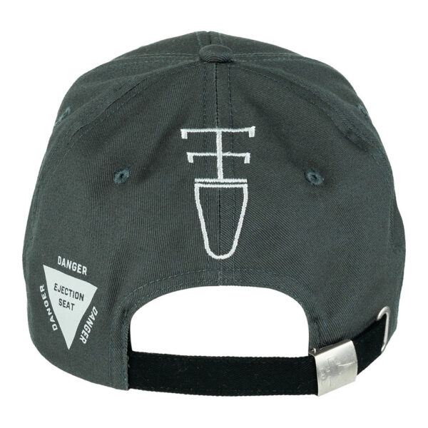 Baseball Cap F 16 Falcon2 Draag een stukje luchtvaartgeschiedenis met de <strong>Baseball Cap F-16 Falcon</strong>. Deze stijlvolle pet is voorzien van een embleem van de iconische F-16 Fighting Falcon op de voorkant, samen met de tekst 'Fighting Falcon'. De F-16 is een eenmotorige, multifunctionele straaljager die sinds 1974 wereldwijd in gebruik is bij luchtmachten, bekend om zijn geavanceerde technologie en indrukwekkende prestaties. Deze cap is perfect voor luchtvaartliefhebbers en iedereen die een passie heeft voor de luchtmacht.