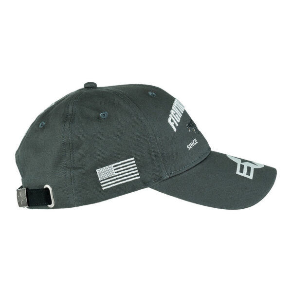 Baseball Cap F 16 Falcon3 Draag een stukje luchtvaartgeschiedenis met de <strong>Baseball Cap F-16 Falcon</strong>. Deze stijlvolle pet is voorzien van een embleem van de iconische F-16 Fighting Falcon op de voorkant, samen met de tekst 'Fighting Falcon'. De F-16 is een eenmotorige, multifunctionele straaljager die sinds 1974 wereldwijd in gebruik is bij luchtmachten, bekend om zijn geavanceerde technologie en indrukwekkende prestaties. Deze cap is perfect voor luchtvaartliefhebbers en iedereen die een passie heeft voor de luchtmacht.