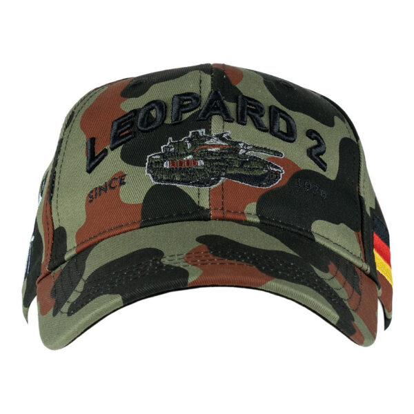 Baseball Cap Leopard 2 tank1 De <strong>Baseball Cap Leopard 2 tank</strong> is een must-have voor iedere tankliefhebber en militaire geschiedenisliefhebber. Deze cap is ontworpen als eerbetoon aan de <strong>Leopard 2</strong>, een gerenommeerde Duitse gevechtstank die in 1979 in gebruik werd genomen als opvolger van de originele Leopard tank.