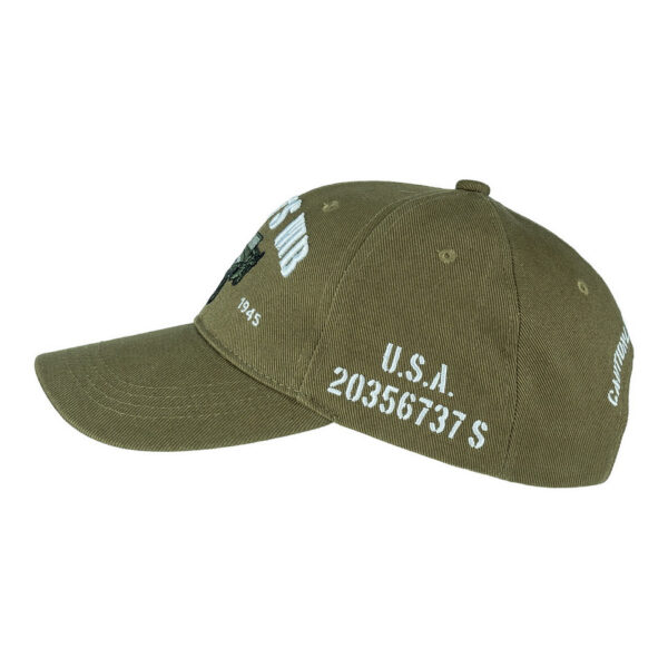 Baseball Cap Willys MB4 Breng een eerbetoon aan de rijke militaire geschiedenis met onze <strong>Baseball Cap Willy's MB</strong>. Deze cap is ontworpen voor de liefhebbers van klassieke voertuigen en patriottisme, en biedt een unieke manier om je passie te tonen.