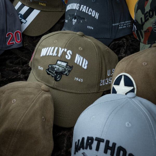 Baseball Cap Willys MB5 Breng een eerbetoon aan de rijke militaire geschiedenis met onze <strong>Baseball Cap Willy's MB</strong>. Deze cap is ontworpen voor de liefhebbers van klassieke voertuigen en patriottisme, en biedt een unieke manier om je passie te tonen.