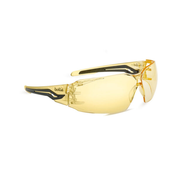 Bolle silex bril SILEXPSJ yellow 30 De Bollé SILEX (SILEXPSJ) bril met gele glazen combineert stijl en functionaliteit met de FLEX 160°-technologie, wat zorgt voor een perfecte en comfortabele pasvorm zonder drukpunten. Deze bril biedt panoramisch zicht en ultra-omhullende bescherming, ideaal voor gebruik in uiteenlopende industrieën zoals bouw, automotive, mijnbouw, logistiek en productieomgevingen. Dankzij de bi-materiaal poten blijft de bril flexibel en comfortabel, zonder concessies aan prestaties.