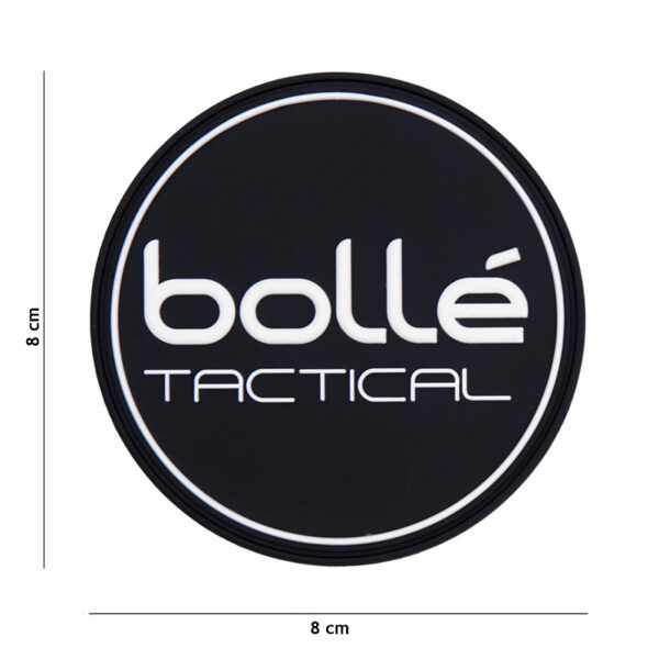 Embleem 3D PVC Bolle tactical zwart 8132 Dit Bollé 3D PVC embleem in zwart is ontworpen voor tactisch gebruik en heeft een stevige klittenband aan de achterzijde voor eenvoudige bevestiging op kleding, tassen of andere uitrusting. Het embleem is duurzaam en ideaal voor diverse omstandigheden, perfect voor zowel militaire als outdoor liefhebbers.