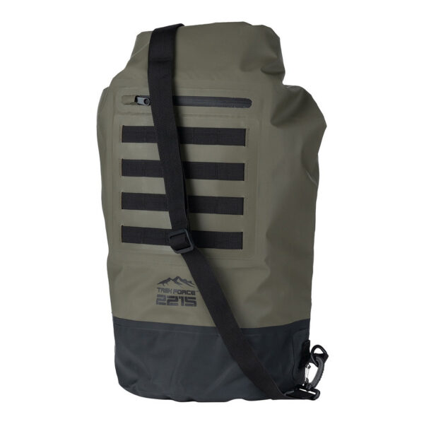 TF 2215 Waterproof MOLLE Duffle Bag De <strong>TF-2215 Waterproof MOLLE Duffle Bag</strong> is de ideale oplossing voor avonturiers die op zoek zijn naar een betrouwbare en functionele tas voor hun outdoor-activiteiten. Gemaakt van <strong>waterdicht 500D PVC-materiaal</strong>, biedt deze duffle bag bescherming tegen spatwater en korte onderdompeling. Dit maakt het een uitstekende keuze voor activiteiten zoals <strong>kajakken</strong>, <strong>raften</strong>, <strong>varen</strong>, <strong>wandelen</strong>, <strong>kamperen</strong>, <strong>vissen</strong> en <strong>wintersporten</strong>.