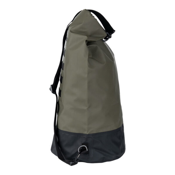 TF 2215 Waterproof MOLLE Duffle Bag2 De <strong>TF-2215 Waterproof MOLLE Duffle Bag</strong> is de ideale oplossing voor avonturiers die op zoek zijn naar een betrouwbare en functionele tas voor hun outdoor-activiteiten. Gemaakt van <strong>waterdicht 500D PVC-materiaal</strong>, biedt deze duffle bag bescherming tegen spatwater en korte onderdompeling. Dit maakt het een uitstekende keuze voor activiteiten zoals <strong>kajakken</strong>, <strong>raften</strong>, <strong>varen</strong>, <strong>wandelen</strong>, <strong>kamperen</strong>, <strong>vissen</strong> en <strong>wintersporten</strong>.