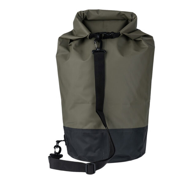 TF 2215 Waterproof MOLLE Duffle Bag3 De <strong>TF-2215 Waterproof MOLLE Duffle Bag</strong> is de ideale oplossing voor avonturiers die op zoek zijn naar een betrouwbare en functionele tas voor hun outdoor-activiteiten. Gemaakt van <strong>waterdicht 500D PVC-materiaal</strong>, biedt deze duffle bag bescherming tegen spatwater en korte onderdompeling. Dit maakt het een uitstekende keuze voor activiteiten zoals <strong>kajakken</strong>, <strong>raften</strong>, <strong>varen</strong>, <strong>wandelen</strong>, <strong>kamperen</strong>, <strong>vissen</strong> en <strong>wintersporten</strong>.