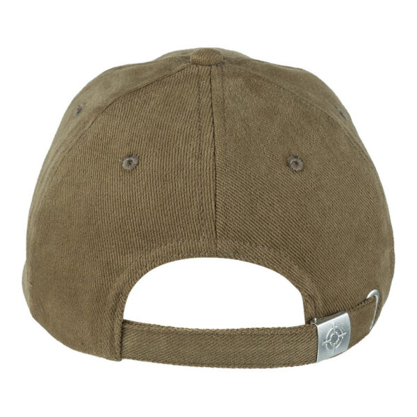 Baseball Cap Brushed USAAF2 <strong>Omschrijving:</strong> Deze hoogwaardige <strong>Baseball Cap Brushed USAAF</strong> is ontworpen voor zowel comfort als stijl, en biedt een authentieke verwijzing naar de geschiedenis van de Amerikaanse luchtmacht tijdens de Tweede Wereldoorlog. Het voorpaneel van de cap is bedrukt met het officiële logo van de United States Army Air Forces (USAAF), de luchtmachtdivisie van de Verenigde Staten die actief was tijdens en kort na de Tweede Wereldoorlog. Het klassieke design in een militaire groentint maakt deze cap niet alleen stijlvol, maar ook een eerbetoon aan militaire tradities. <strong>Productdetails en Kenmerken:</strong> <ul> <li><strong>Materiaal en Afwerking:</strong> Gemaakt van geborsteld katoen dat zorgt voor een zachte, comfortabele pasvorm en een matte afwerking die de cap een stijlvolle en veelzijdige uitstraling geeft. De stof is ademend en duurzaam, geschikt voor dagelijks gebruik in uiteenlopende weersomstandigheden.</li> <li><strong>Logo en Design:</strong> Voorzien van het herkenbare USAAF-logo op de voorkant, met gedetailleerde borduringen die het logo een authentiek en stoer accent geven. Dit embleem symboliseert de heldhaftige geschiedenis van de luchtmacht en voegt een nostalgisch element toe.</li> <li><strong>Pasvorm en Comfort:</strong> Ontworpen met een verstelbare sluiting aan de achterkant, zodat de cap naar wens kan worden aangepast en comfortabel blijft zitten. Het geborstelde katoen zorgt ervoor dat de pet prettig aanvoelt op de huid, zelfs bij langdurig dragen.</li> <li><strong>Kleur en Stijl:</strong> De cap is uitgevoerd in een militaire groene kleur, wat de klassieke uitstraling van het USAAF-thema versterkt en goed te combineren is met allerlei outfits. Ideaal voor fans van militaire stijl, luchtvaarthistorie, of gewoon voor iedereen die een duurzame en stijlvolle pet zoekt.</li> </ul>