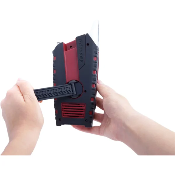 Odyssey DAB1 De <strong>Etón ODYSSEY DAB+</strong> is dé ultieme noodradio die je overal en altijd van dienst is. Deze robuuste en betrouwbare radio biedt <strong>vijf verschillende stroombronnen</strong>, waardoor je nooit zonder energie zit, waar je ook bent. Of je nu thuis bent, onderweg of midden in de natuur, de ODYSSEY is een essentieel hulpmiddel. De radio werkt op een <strong>oplaadbare lithiumbatterij (2000 mAh)</strong>, <strong>alkalinebatterijen</strong>, een <strong>zonnepaneel</strong>, een <strong>handmatige slingerdynamo</strong>, of via een netstroomadapter. Daarnaast is hij spatwaterdicht, waardoor hij bestand is tegen regen en vochtige omstandigheden, en beschikt hij over een <strong>heldere zaklamp en rood noodbaken</strong>. Met ingebouwde <strong>Bluetooth-functionaliteit</strong> kun je draadloos muziek streamen, terwijl de <strong>DAB+ en AM/FM/SW/WB-radio-dekking</strong> ervoor zorgen dat je altijd op de hoogte blijft van belangrijke informatie. De ODYSSEY is niet alleen een radio, maar ook een <strong>powerbank</strong> waarmee je je smartphone of tablet kunt opladen, ideaal tijdens noodsituaties of lange outdoortrips. Het compacte en lichtgewicht ontwerp maakt hem makkelijk mee te nemen, en de opvallende <strong>rood/zwarte kleur</strong> voegt een stoer en modern tintje toe.   <ul> <li><a href="https://dedump.nl/wp-content/uploads/2024/11/E60110553_Odyssey-FactSheet-052223-EN.pdf" target="_blank" rel="noopener">SpecSheet</a></li> <li><a href="https://dedump.nl/wp-content/uploads/2024/11/E60110553_Manual-ENGLISH.pdf" target="_blank" rel="noopener">Gebruiksaanwijzing</a></li> </ul>