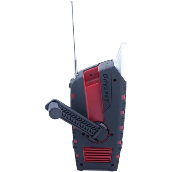 Odyssey DAB4 De <strong>Etón ODYSSEY DAB+</strong> is dé ultieme noodradio die je overal en altijd van dienst is. Deze robuuste en betrouwbare radio biedt <strong>vijf verschillende stroombronnen</strong>, waardoor je nooit zonder energie zit, waar je ook bent. Of je nu thuis bent, onderweg of midden in de natuur, de ODYSSEY is een essentieel hulpmiddel. De radio werkt op een <strong>oplaadbare lithiumbatterij (2000 mAh)</strong>, <strong>alkalinebatterijen</strong>, een <strong>zonnepaneel</strong>, een <strong>handmatige slingerdynamo</strong>, of via een netstroomadapter. Daarnaast is hij spatwaterdicht, waardoor hij bestand is tegen regen en vochtige omstandigheden, en beschikt hij over een <strong>heldere zaklamp en rood noodbaken</strong>. Met ingebouwde <strong>Bluetooth-functionaliteit</strong> kun je draadloos muziek streamen, terwijl de <strong>DAB+ en AM/FM/SW/WB-radio-dekking</strong> ervoor zorgen dat je altijd op de hoogte blijft van belangrijke informatie. De ODYSSEY is niet alleen een radio, maar ook een <strong>powerbank</strong> waarmee je je smartphone of tablet kunt opladen, ideaal tijdens noodsituaties of lange outdoortrips. Het compacte en lichtgewicht ontwerp maakt hem makkelijk mee te nemen, en de opvallende <strong>rood/zwarte kleur</strong> voegt een stoer en modern tintje toe.   <ul> <li><a href="https://dedump.nl/wp-content/uploads/2024/11/E60110553_Odyssey-FactSheet-052223-EN.pdf" target="_blank" rel="noopener">SpecSheet</a></li> <li><a href="https://dedump.nl/wp-content/uploads/2024/11/E60110553_Manual-ENGLISH.pdf" target="_blank" rel="noopener">Gebruiksaanwijzing</a></li> </ul>