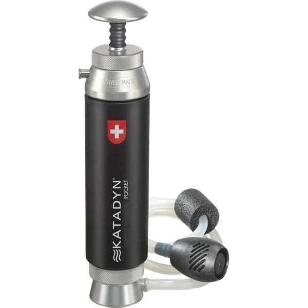 Pocket Filter 1 De klassieker van Katadyn. Meest gebruikte filter door de jaren heen. Deze robuuste filter is gemaakt van uiterst duurzame materialen en staat zijn mannetje onder de extreemste omstandigheden. Geschikt voor hoog volume, wereldreizen of expedities. Het met zilver geïmpregneerde keramische filter werkt effectief tegen bacteriën en protozoa. Capaciteit is tot 50.000 liter.